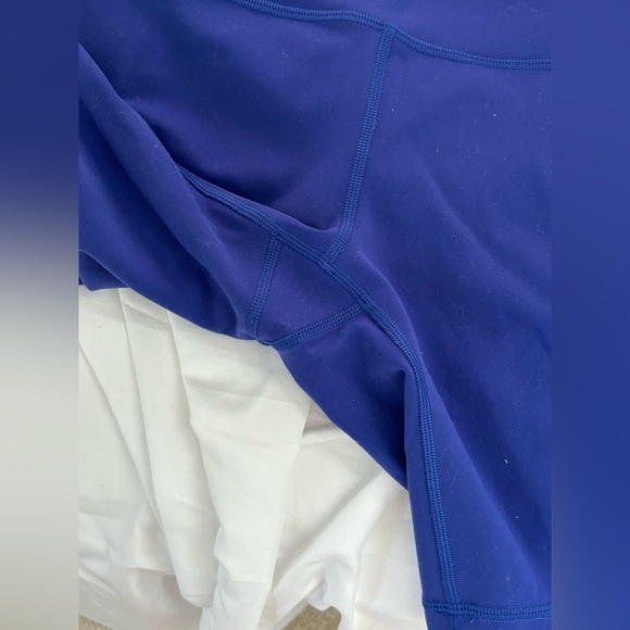 Lululemon Wunder Train High Rise Short 8" in Larkspur, Size 6 - Picture 4 of 7